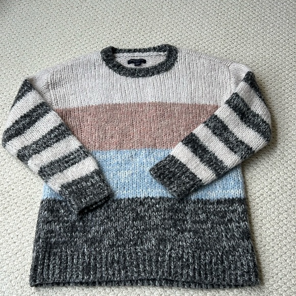 American Eagle Outfitters Size Medium wool blend sweater - Picture 1 of 7
